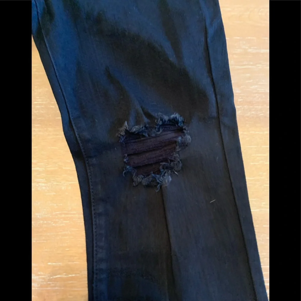 Distressed jeans - Picture 4 of 8